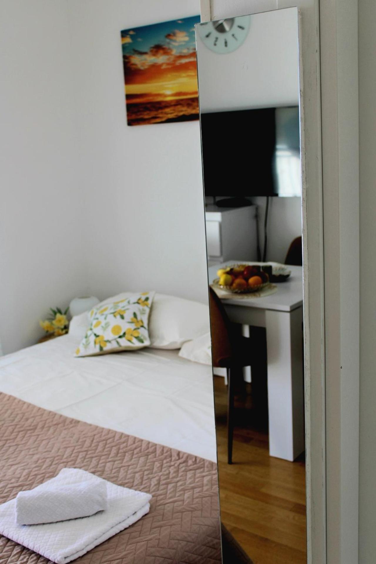 Studio Teuta - Private Parking สปลิท ภายนอก รูปภาพ